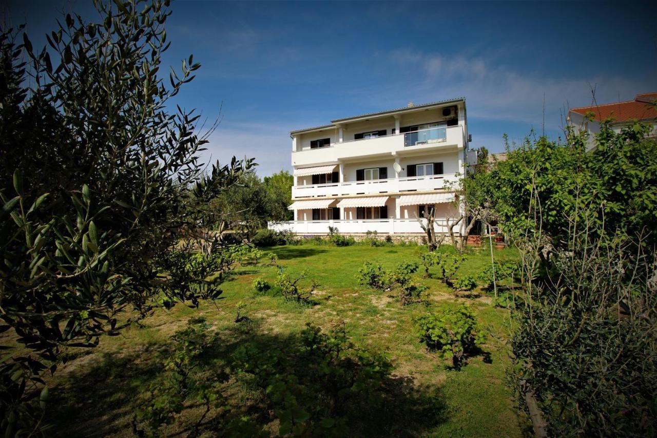 Apartments And Rooms With Parking Space Pag - 13060 Pag Town Buitenkant foto