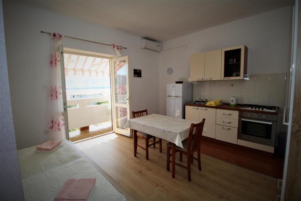 Apartments And Rooms With Parking Space Pag - 13060 Pag Town Buitenkant foto