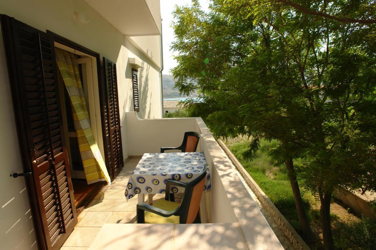 Apartments And Rooms With Parking Space Pag - 13060 Pag Town Buitenkant foto