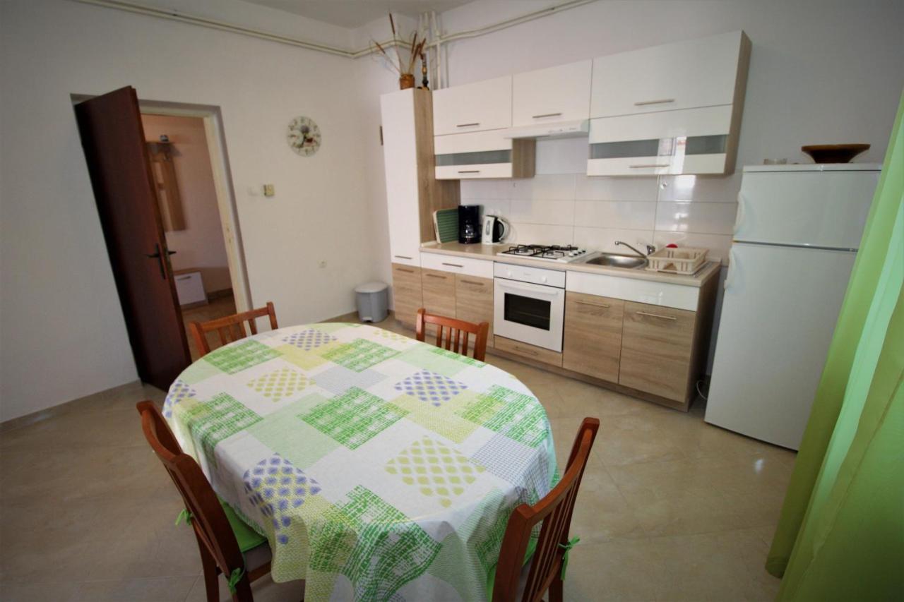 Apartments And Rooms With Parking Space Pag - 13060 Pag Town Buitenkant foto